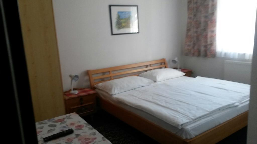 Pension Parzer Pressbaum Bei Wien חדר תמונה