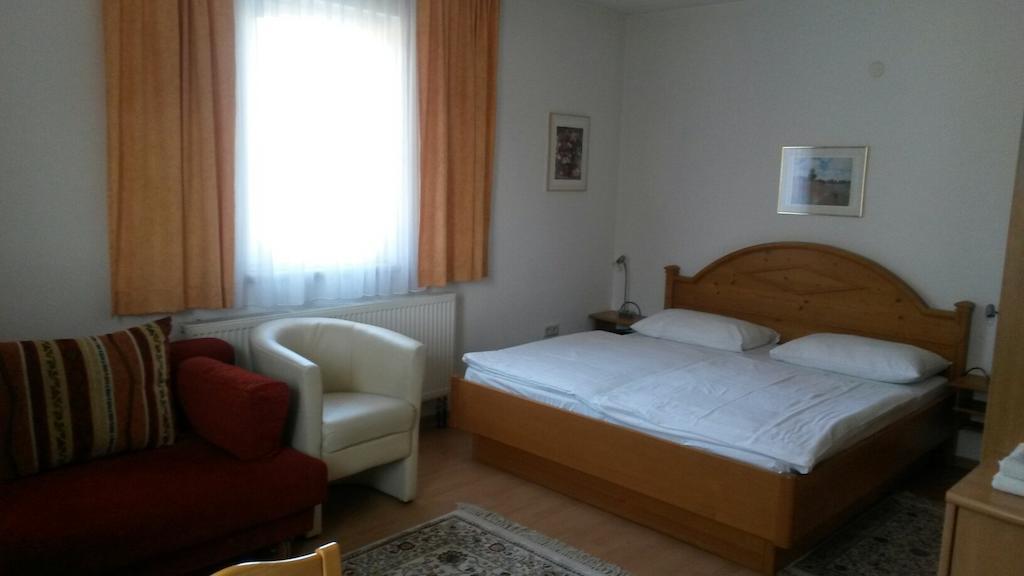 Pension Parzer Pressbaum Bei Wien חדר תמונה