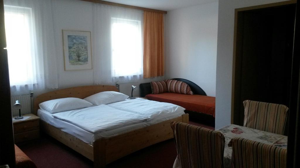 Pension Parzer Pressbaum Bei Wien חדר תמונה