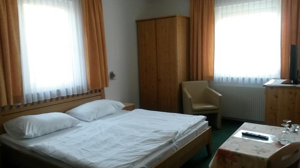 Pension Parzer Pressbaum Bei Wien חדר תמונה